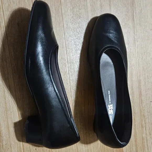 SAS Regina Pumps in Black - Picture 7 of 16